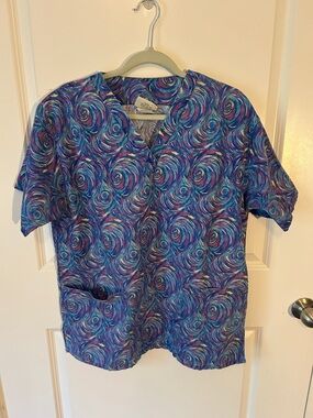Eclipse V-Neck Scrub Swirl Print Top